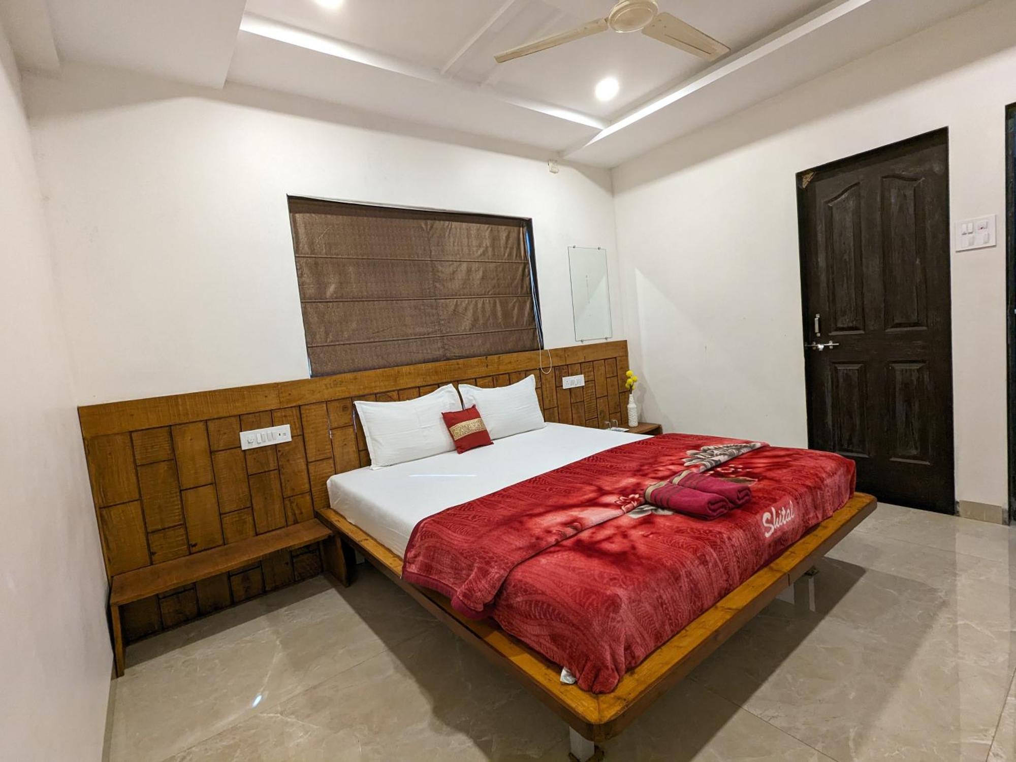 And Samarth Palace Hotel Panchgani