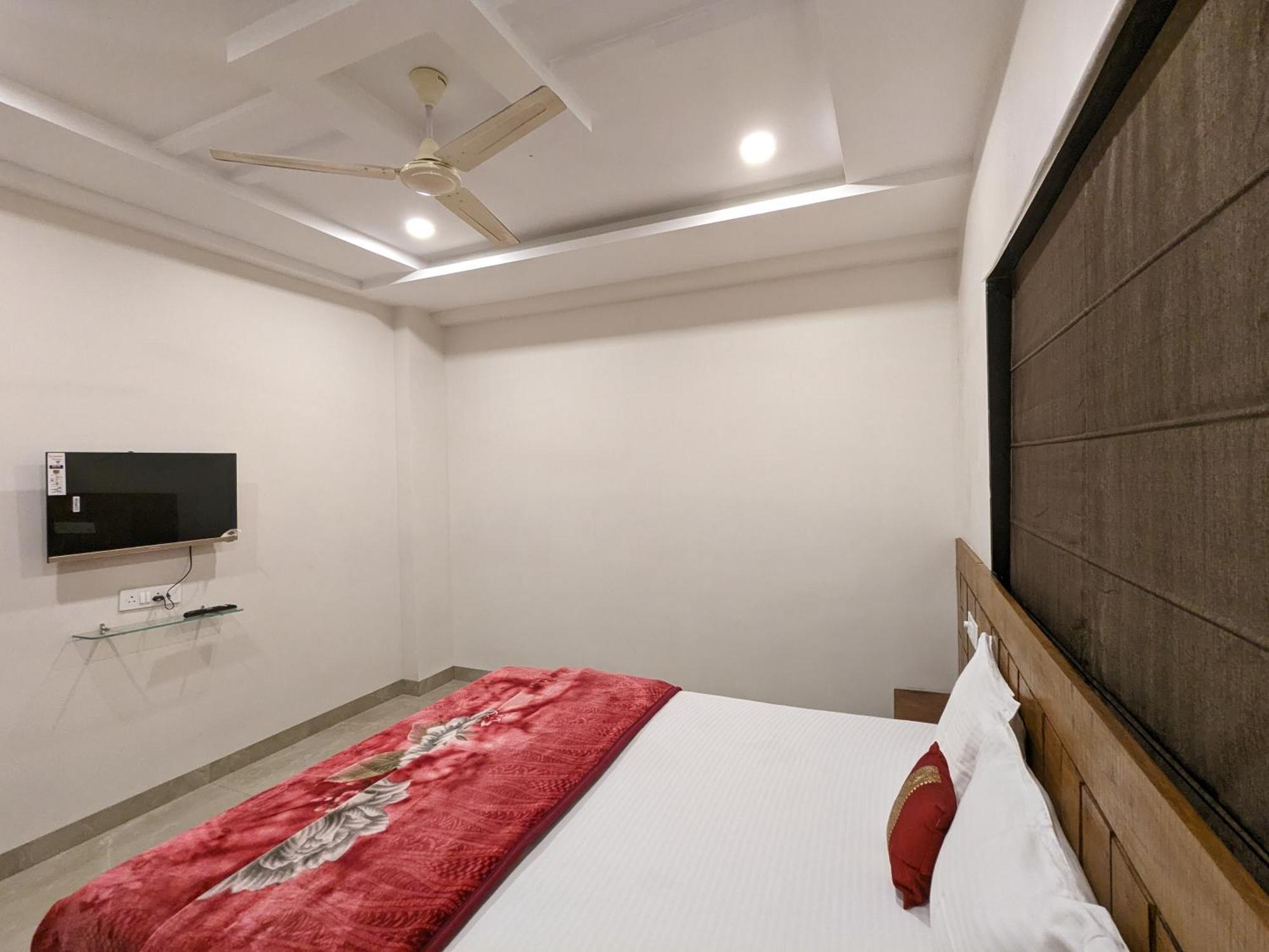 And Samarth Palace Hotel Panchgani
