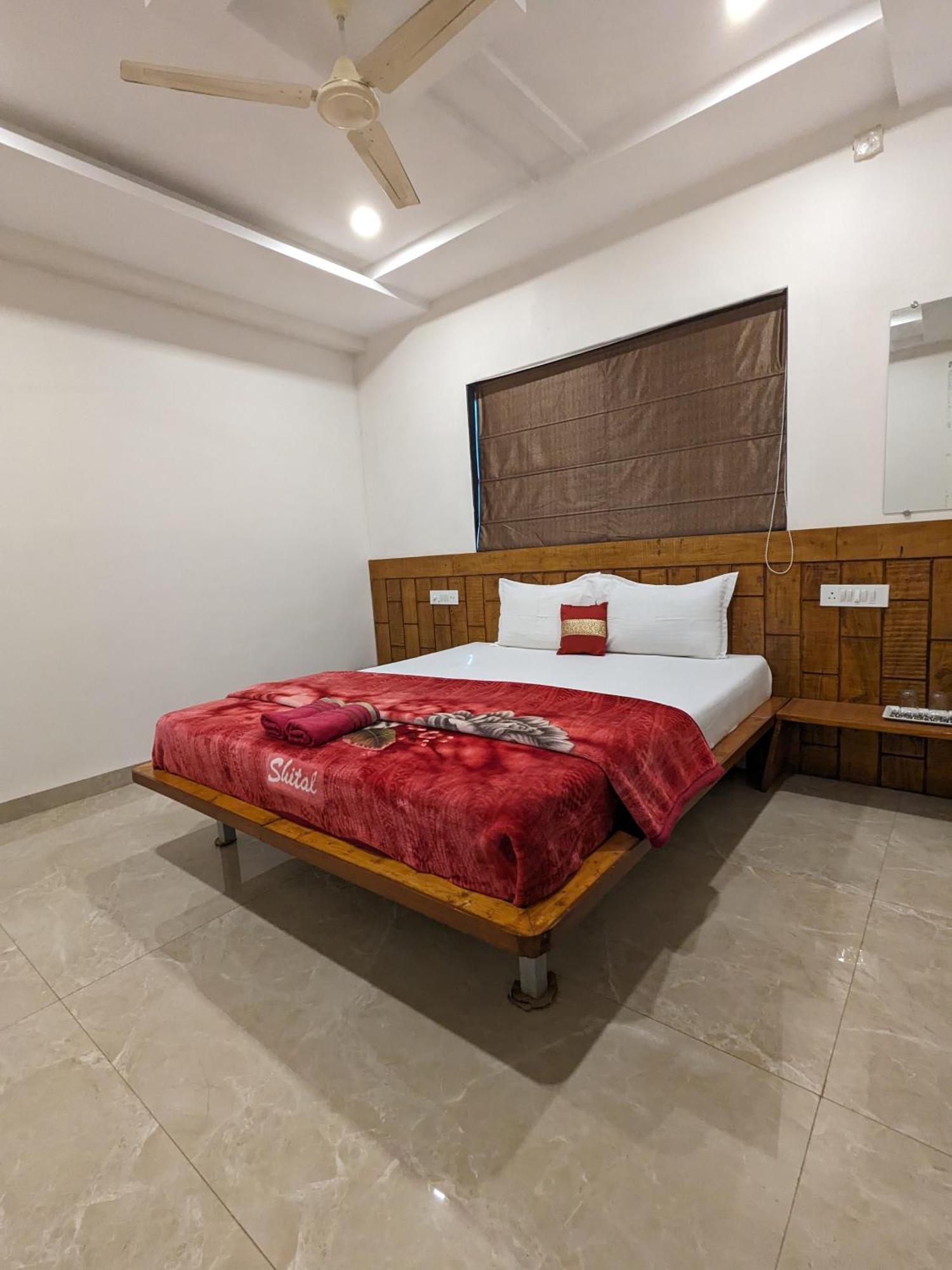 And Samarth Palace 3*