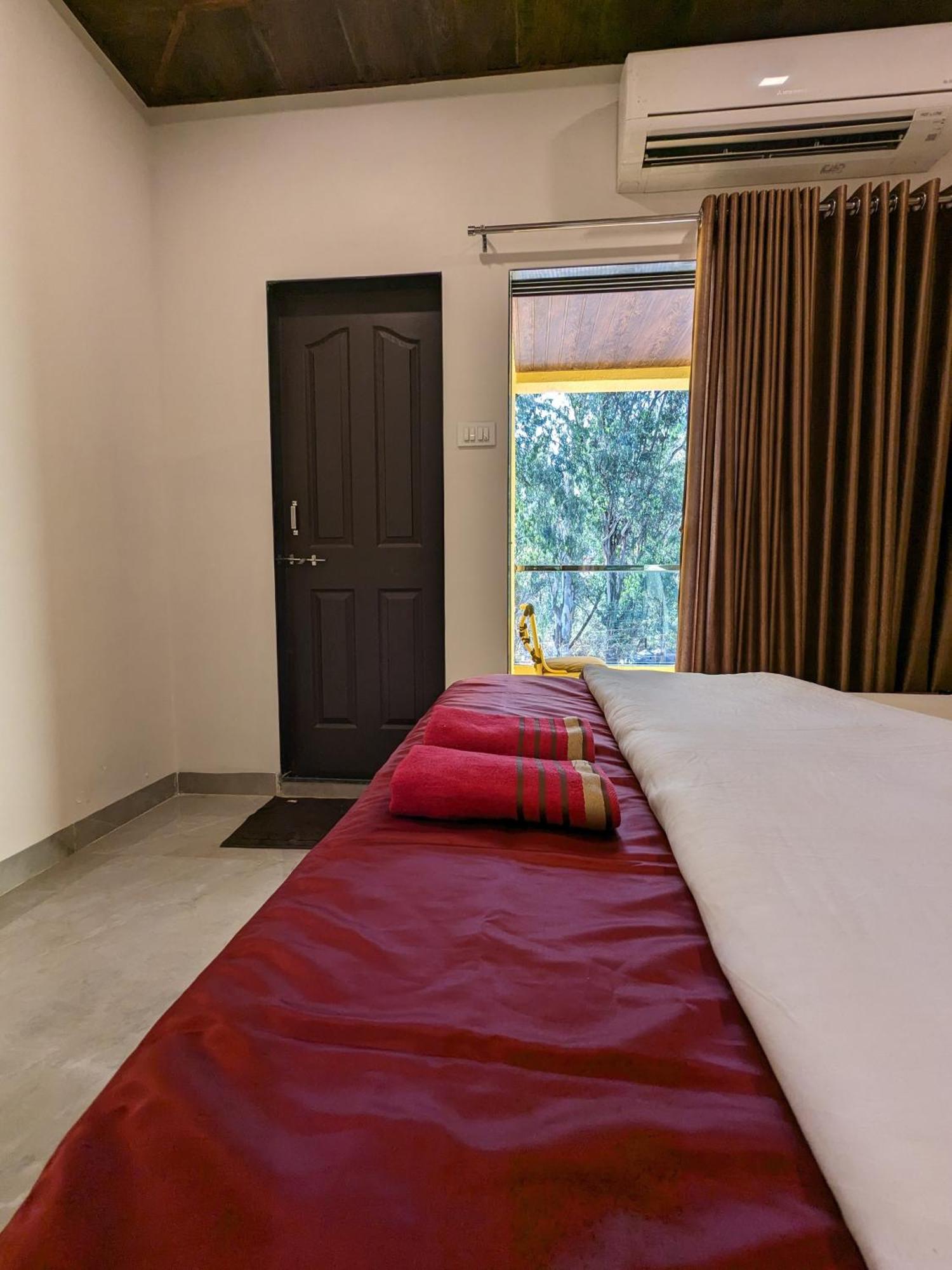 And Samarth Palace Hotel