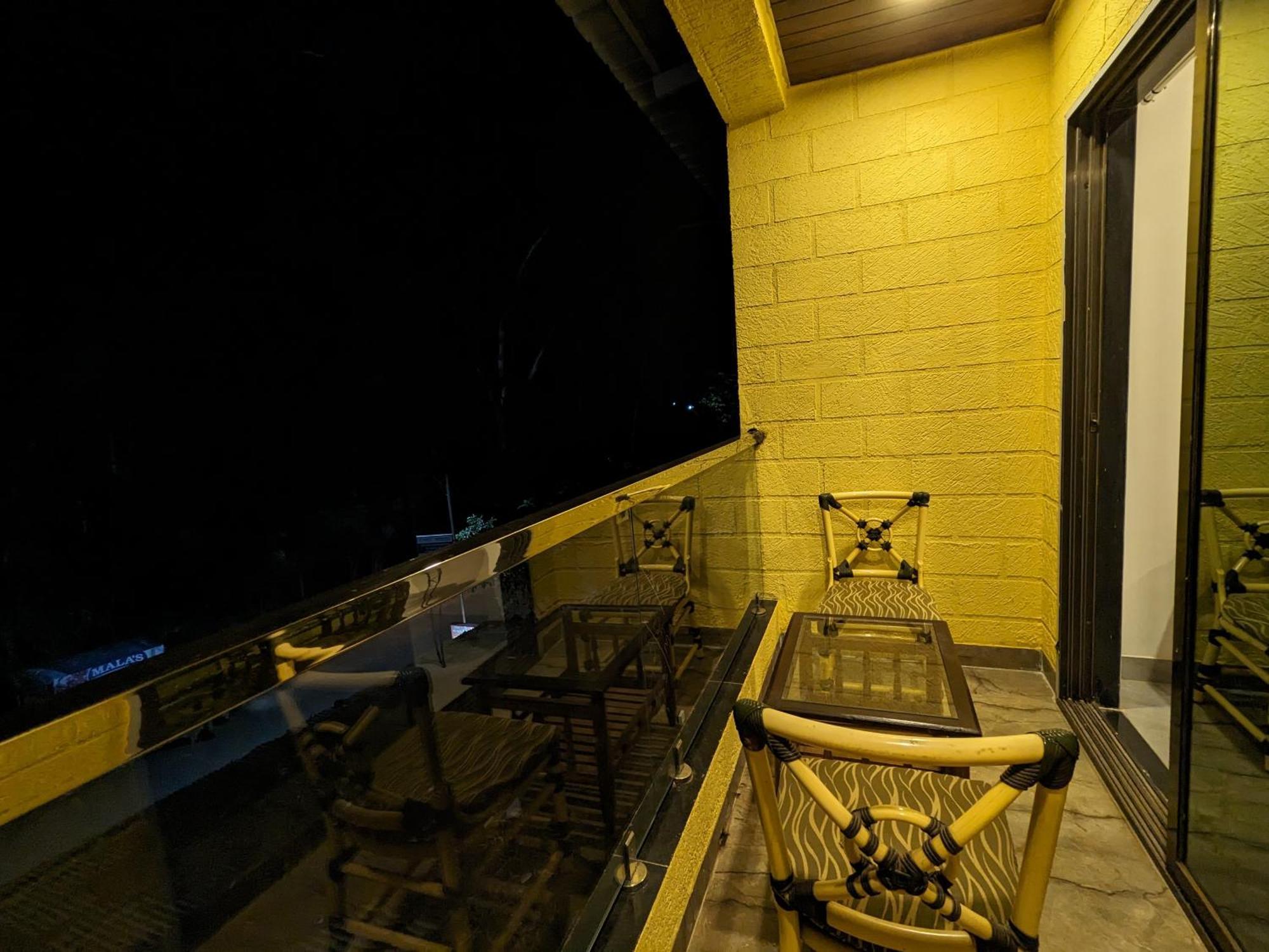 Hotel And Samarth Palace