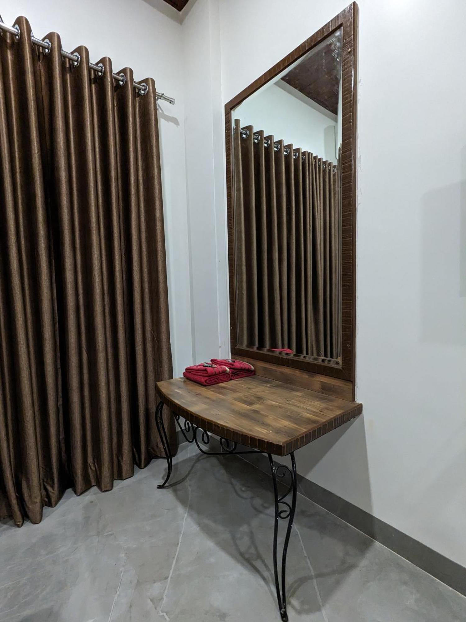 Hotel And Samarth Palace Panchgani