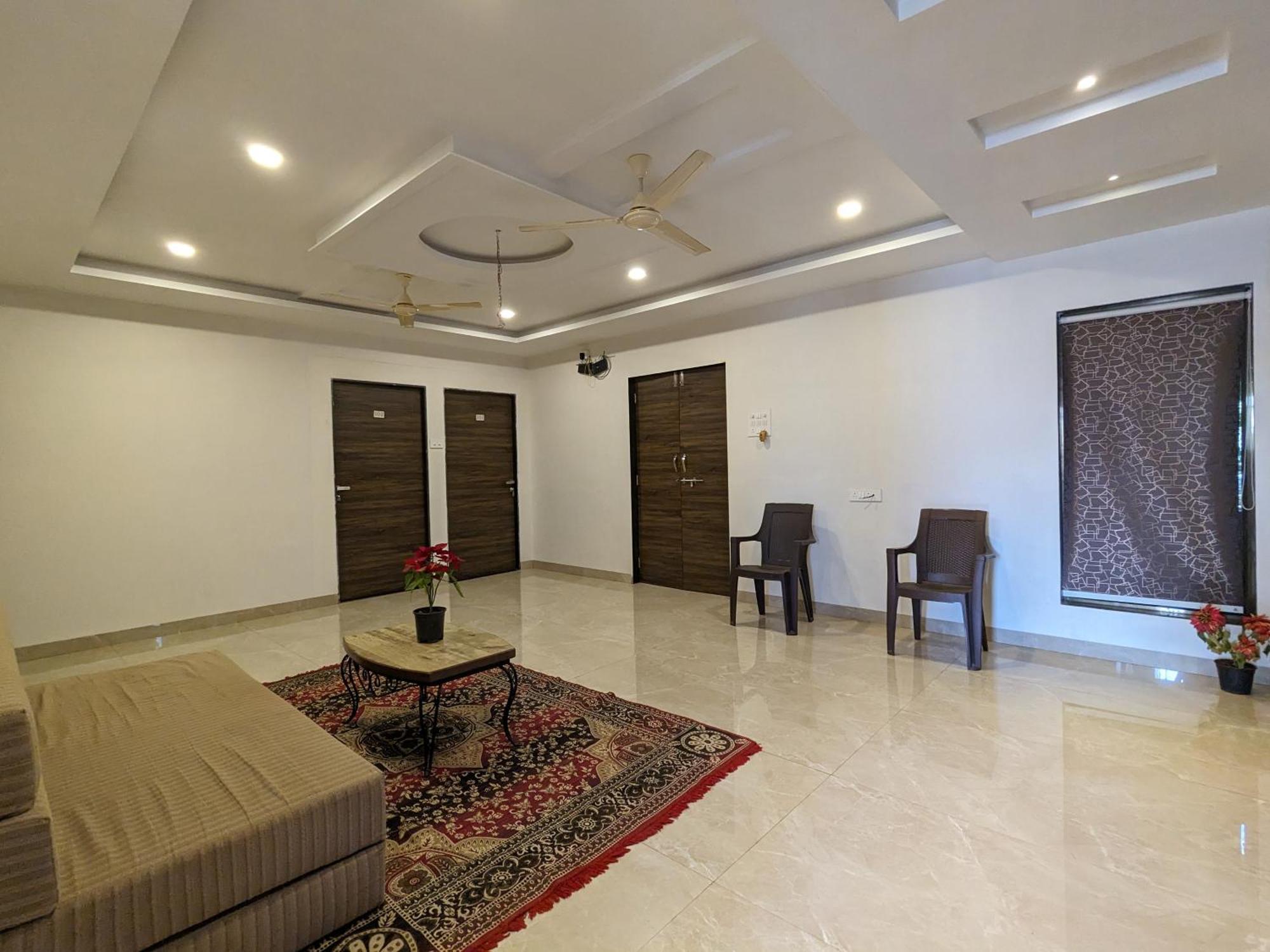 And Samarth Palace 3*