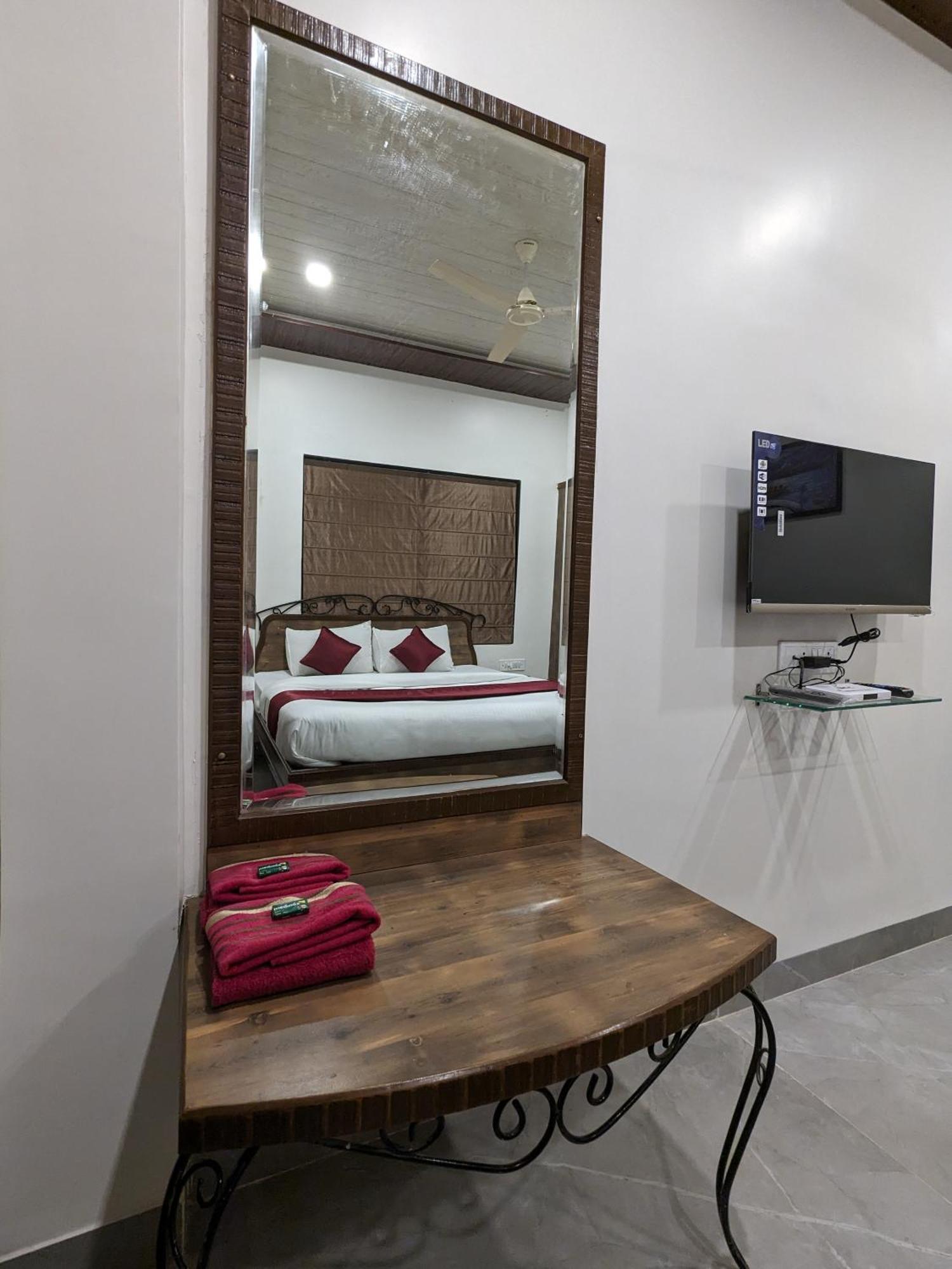 And Samarth Palace Hotel Panchgani