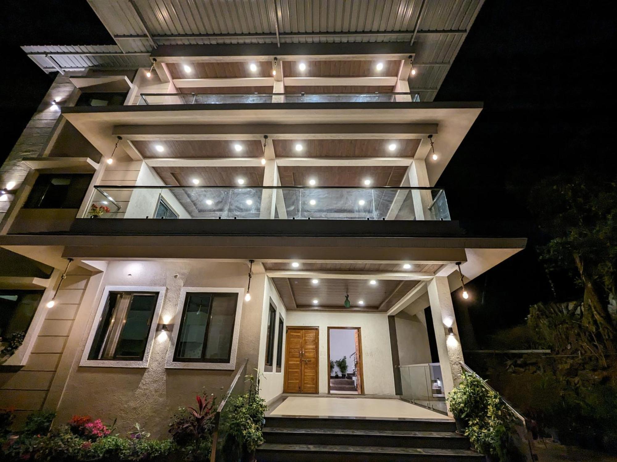 And Samarth Palace 3*