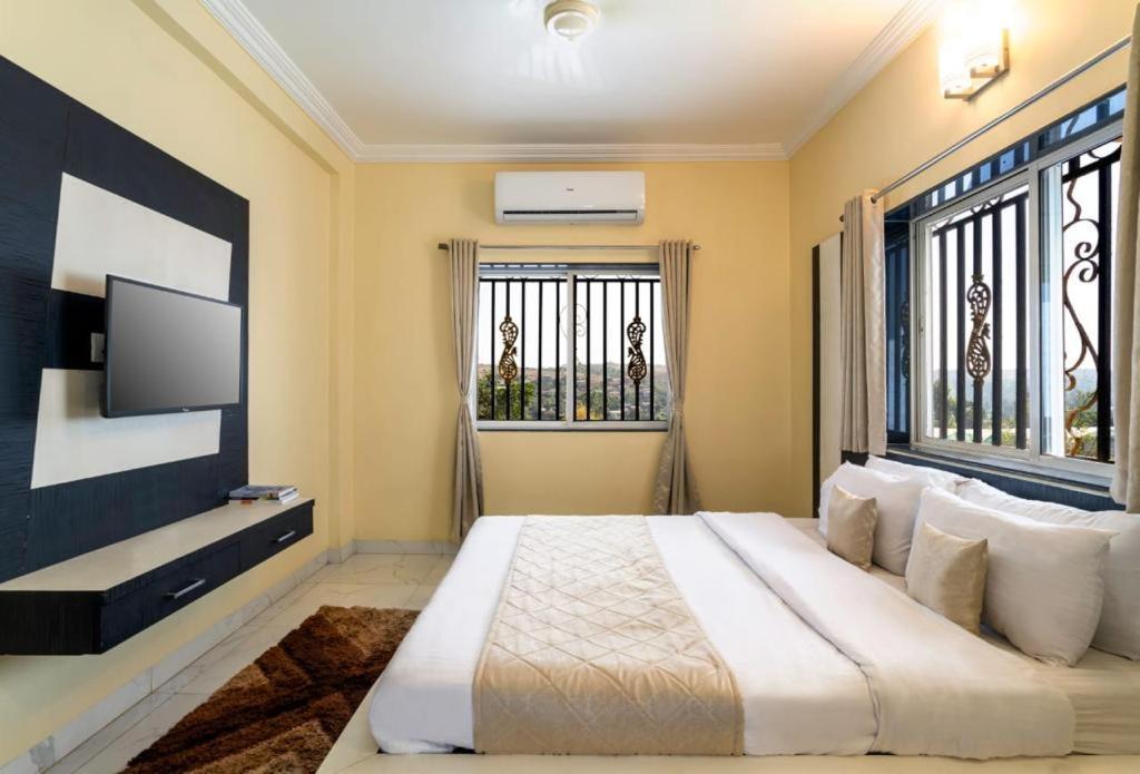 Shivanya Palace- A Purple Mansion 7bhk