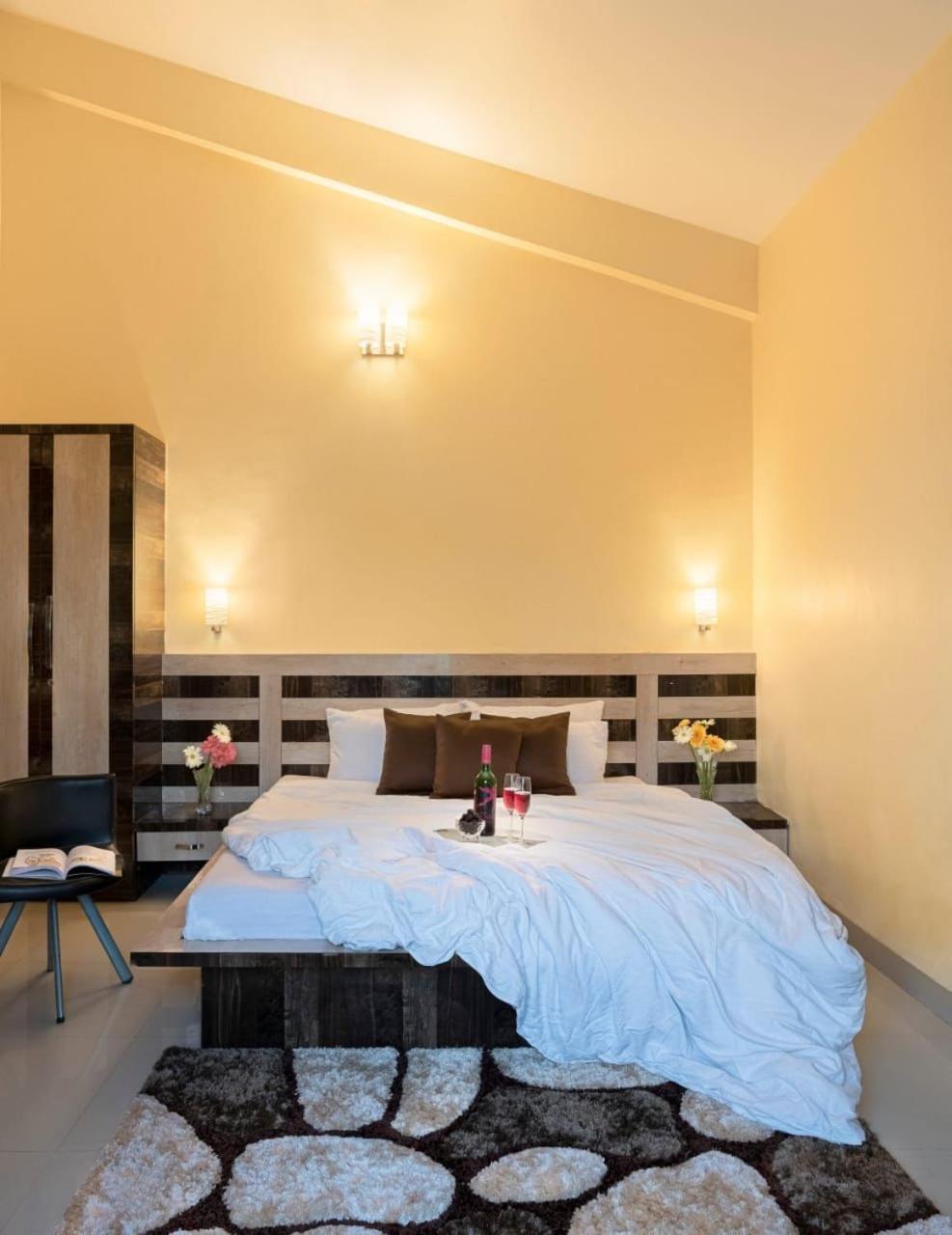 Shivanya Palace- A Purple Mansion 7bhk Holiday home Panchgani