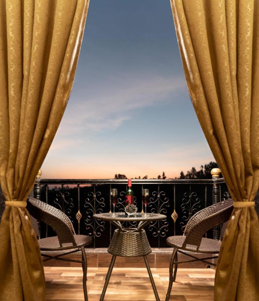 Holiday home Shivanya Palace- A Purple Mansion 7bhk *
