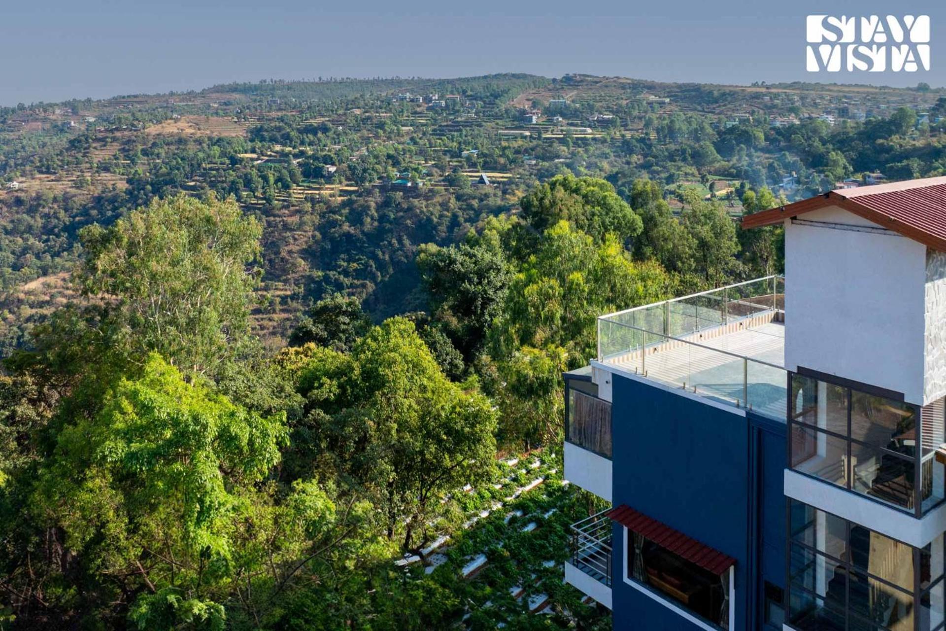Villa Stayvista's Sunflower - Mountain-view Retreat With Pool & Games Panchgani