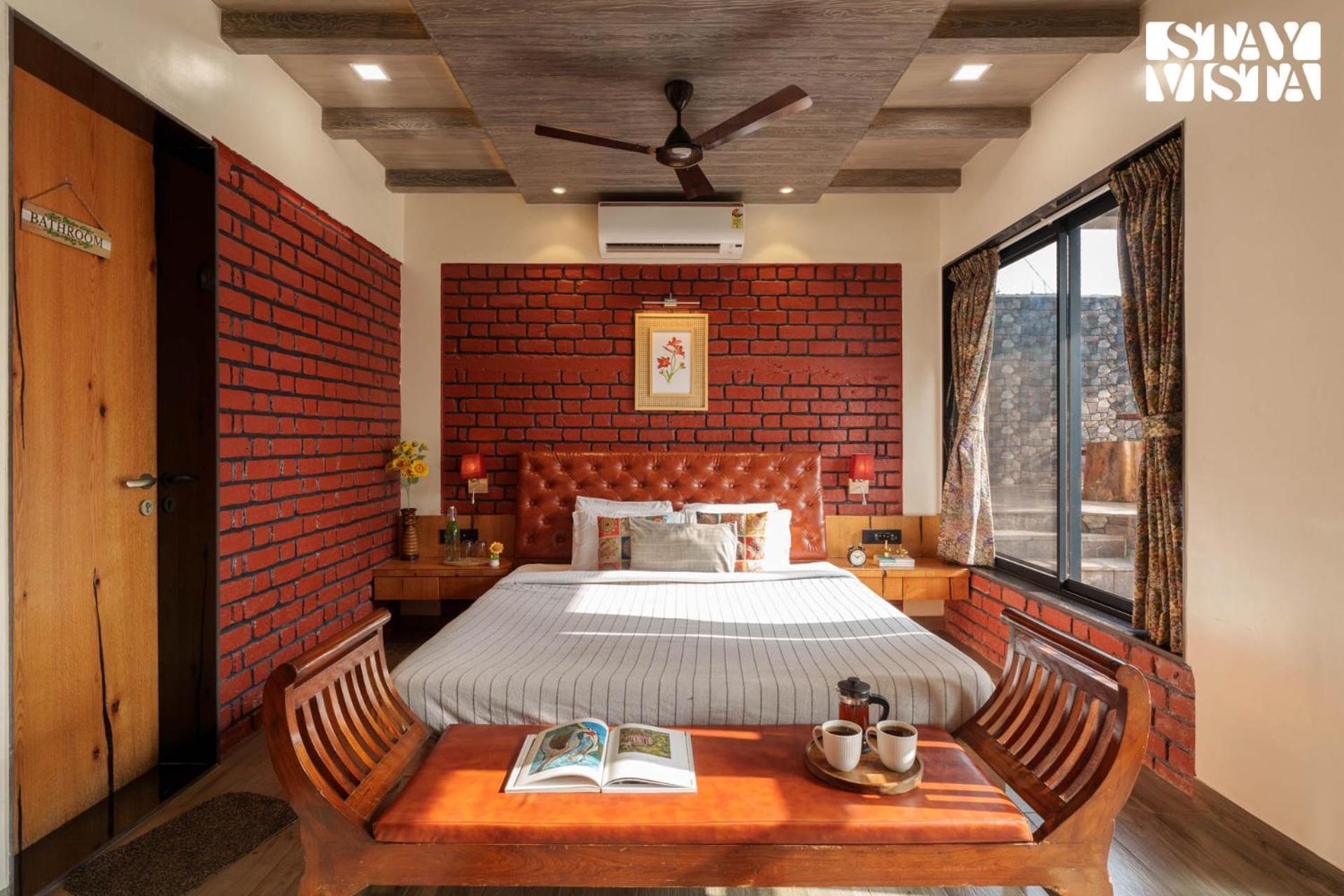 Stayvista's Sunflower - Mountain-view Retreat With Pool & Games * Panchgani