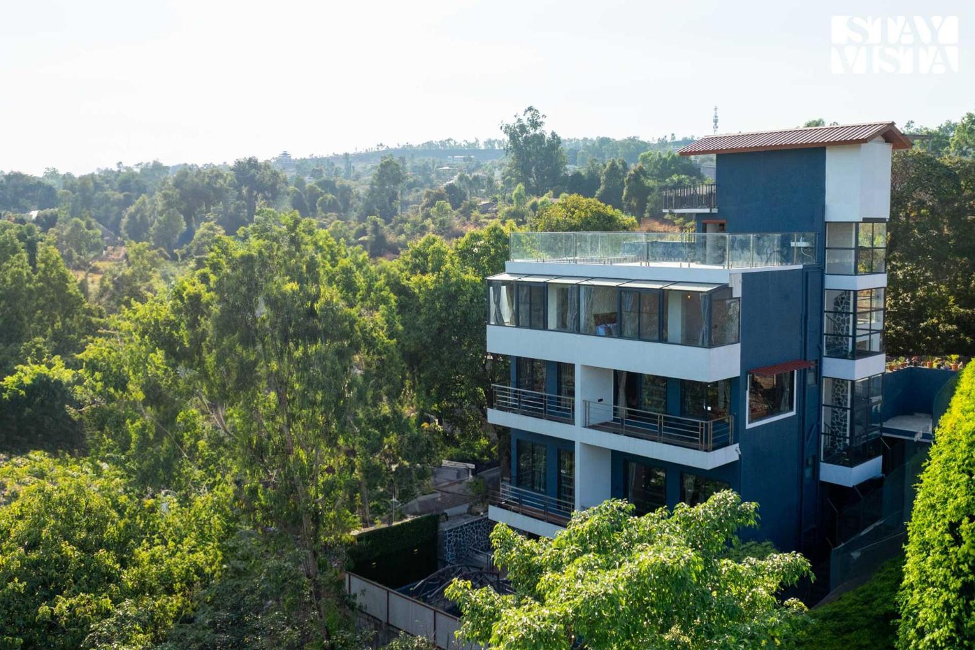 Stayvista's Sunflower - Mountain-view Retreat With Pool & Games Villa *