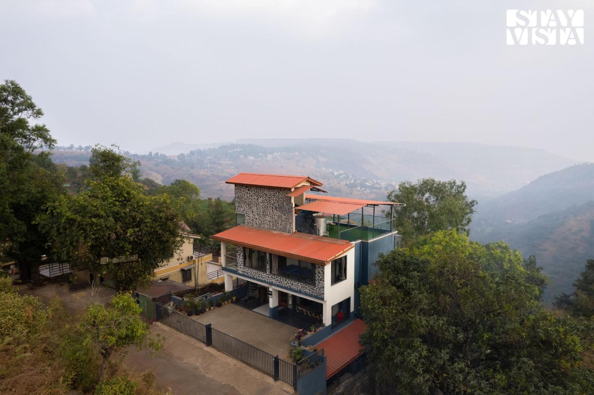 Villa Stayvista's Sunflower - Mountain-view Retreat With Pool & Games Panchgani