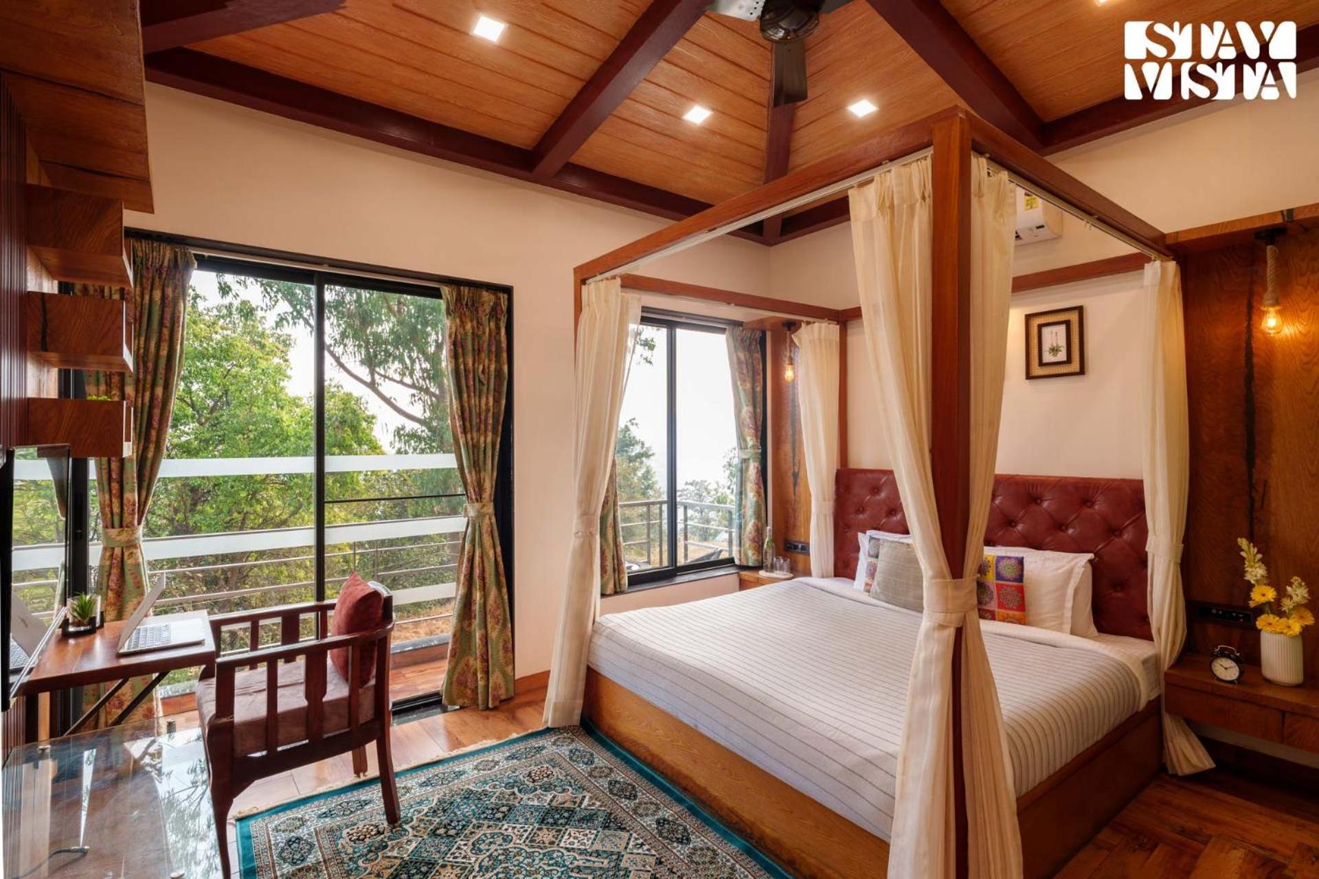 Stayvista's Sunflower - Mountain-view Retreat With Pool & Games Panchgani