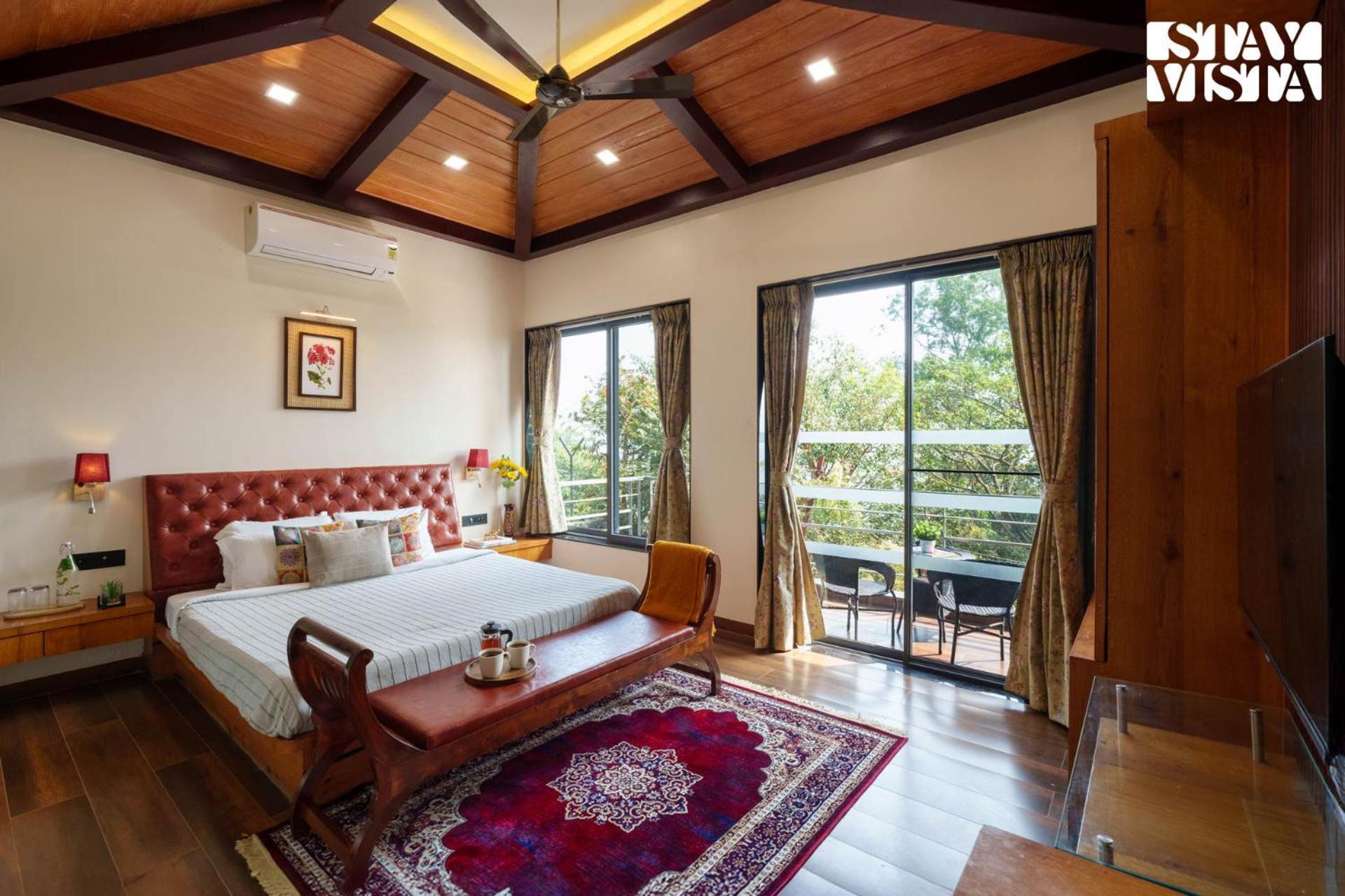 Stayvista's Sunflower - Mountain-view Retreat With Pool & Games Villa