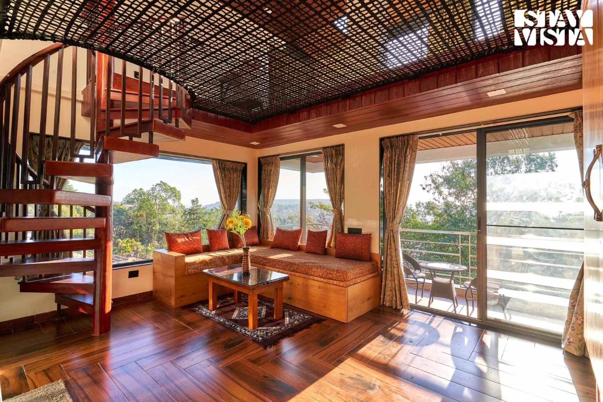 Villa Stayvista's Sunflower - Mountain-view Retreat With Pool & Games *