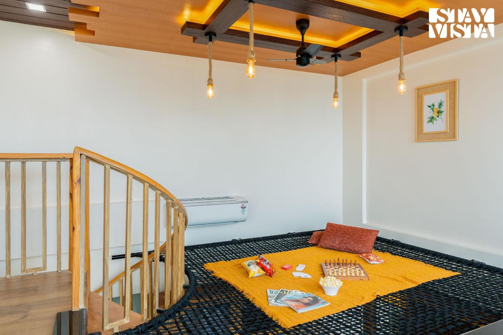 Stayvista's Sunflower - Mountain-view Retreat With Pool & Games Panchgani