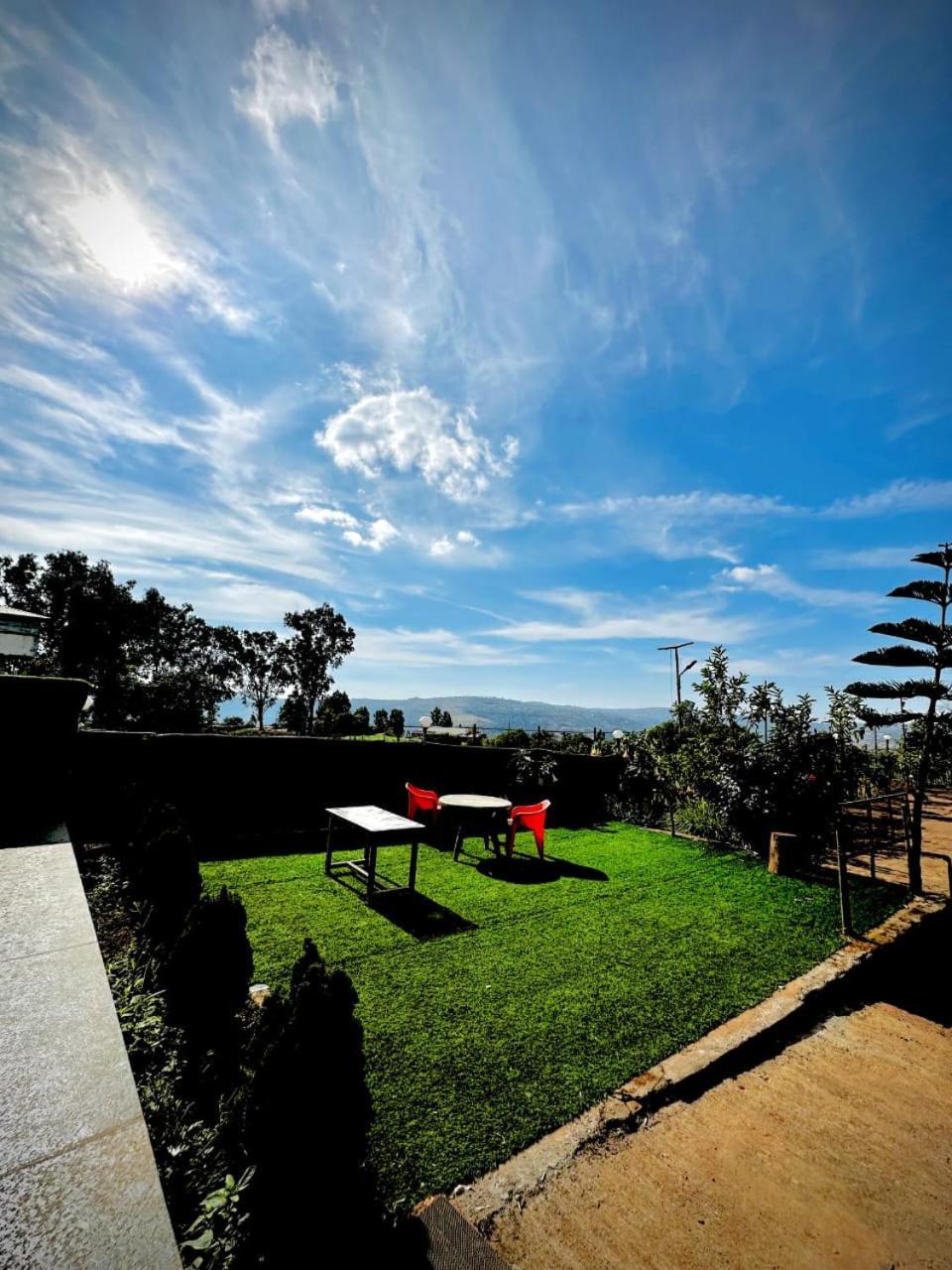 Strawberry Vacation Mountain View * Panchgani