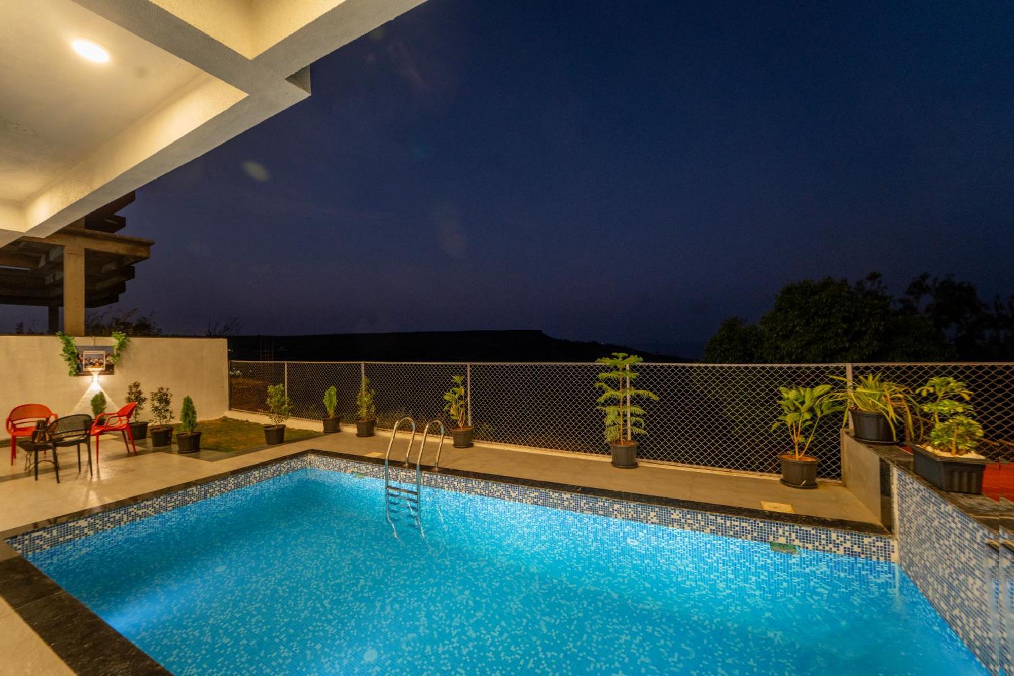 Twilight Villa *