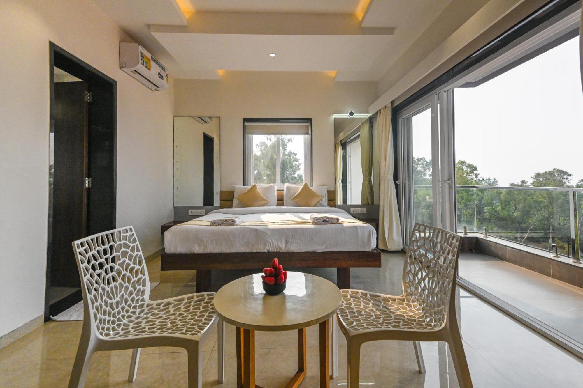 Forest Breeze Hotel 3*