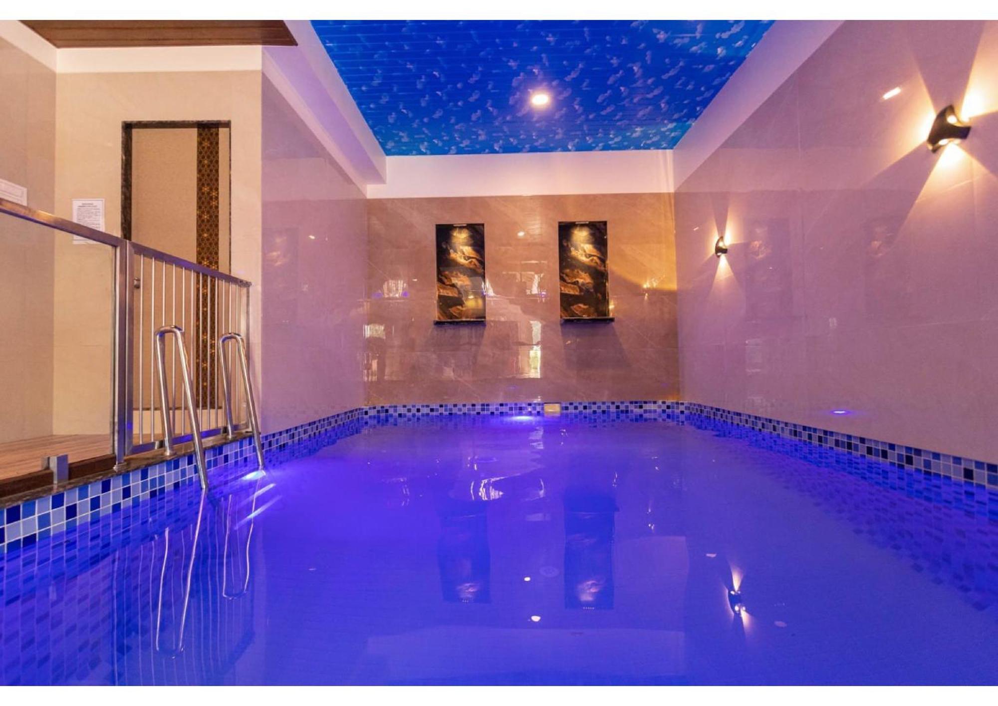 Casa Majestic & , *