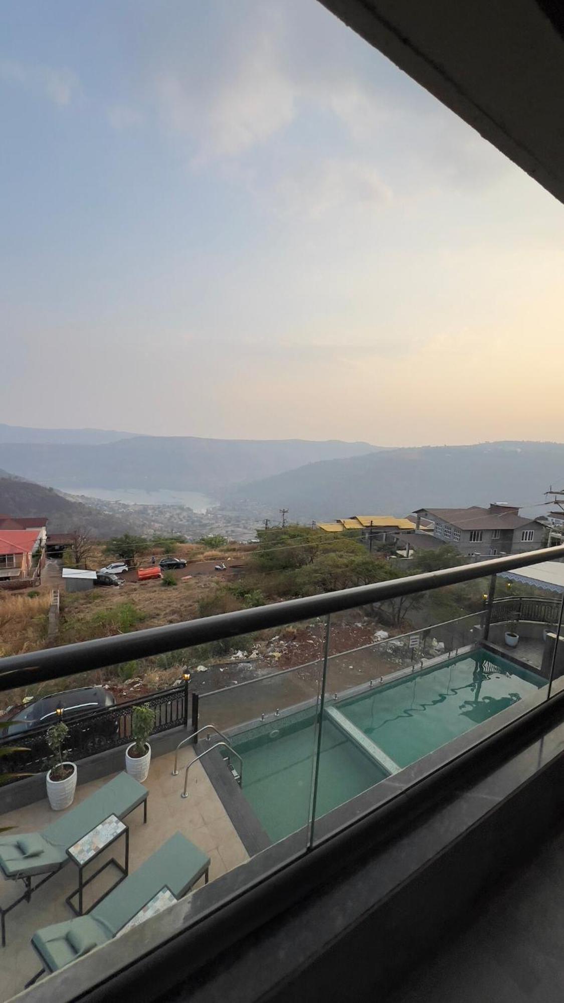 Ved Netflix, Pool, Chill * Panchgani