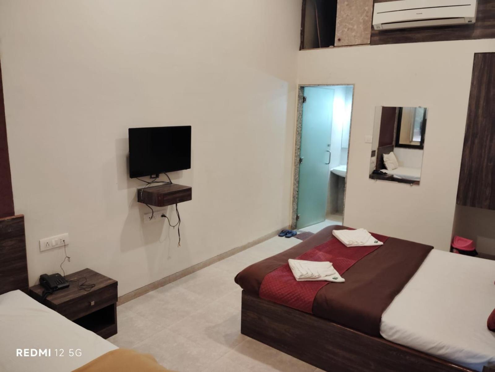H O T E L Ammbasador Hotel