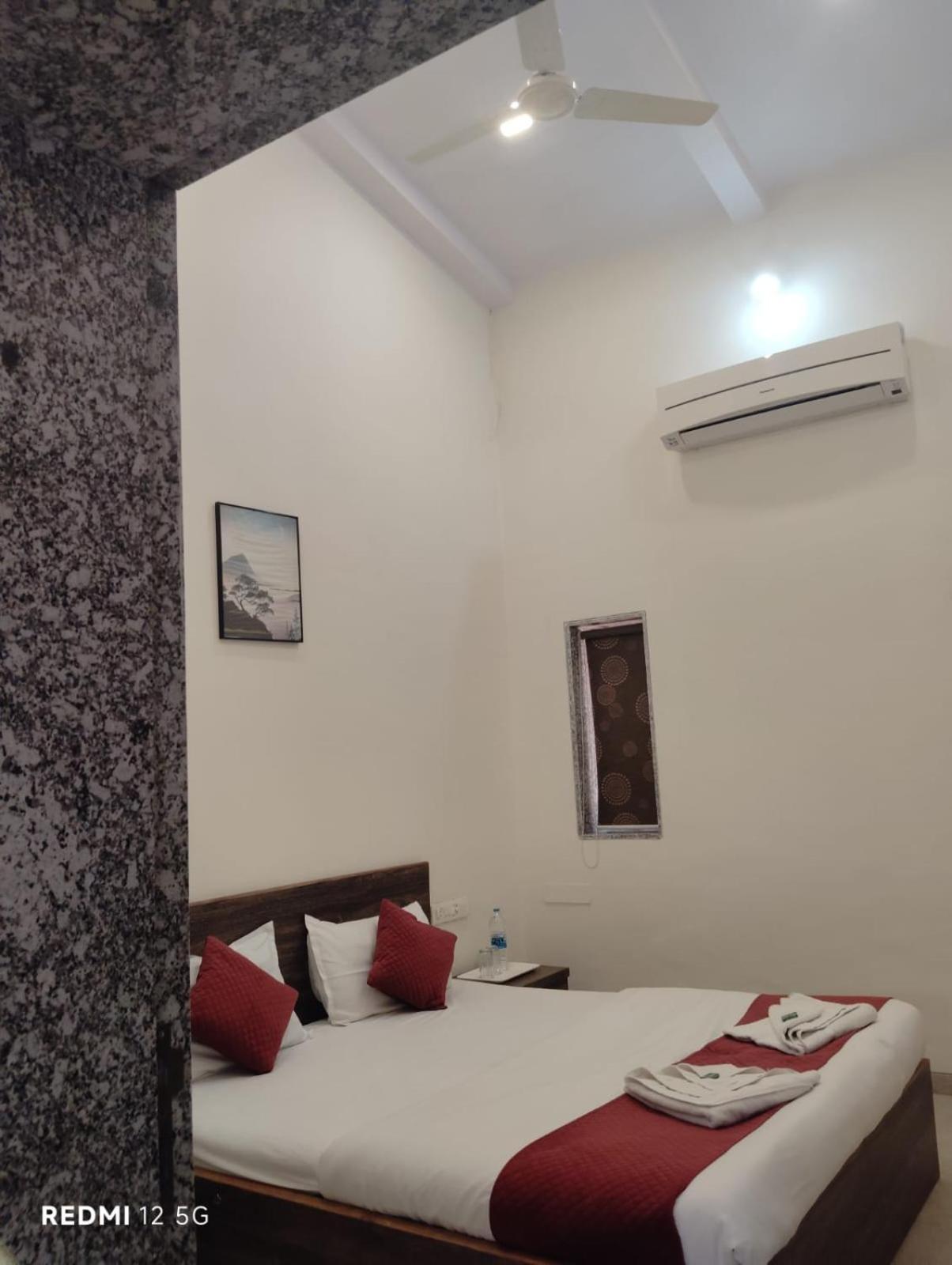 H O T E L Ammbasador Hotel