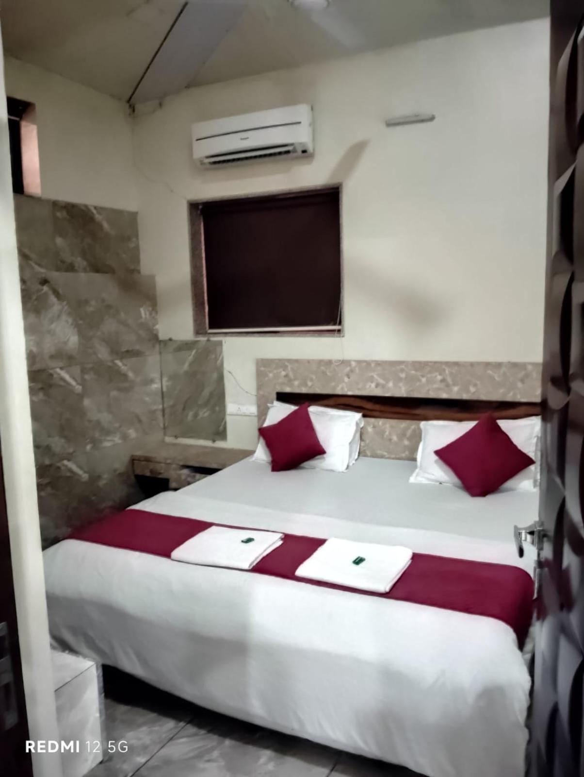 H O T E L Ammbasador Hotel