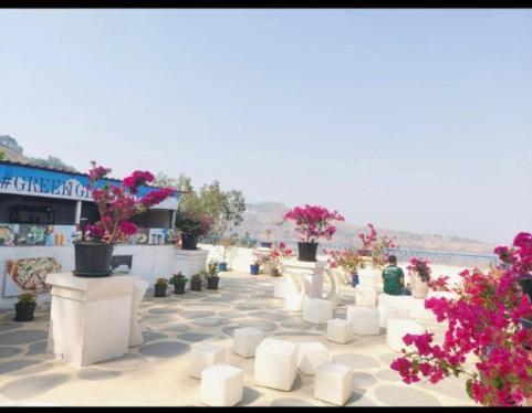Greek Glory,panchgani Resort *