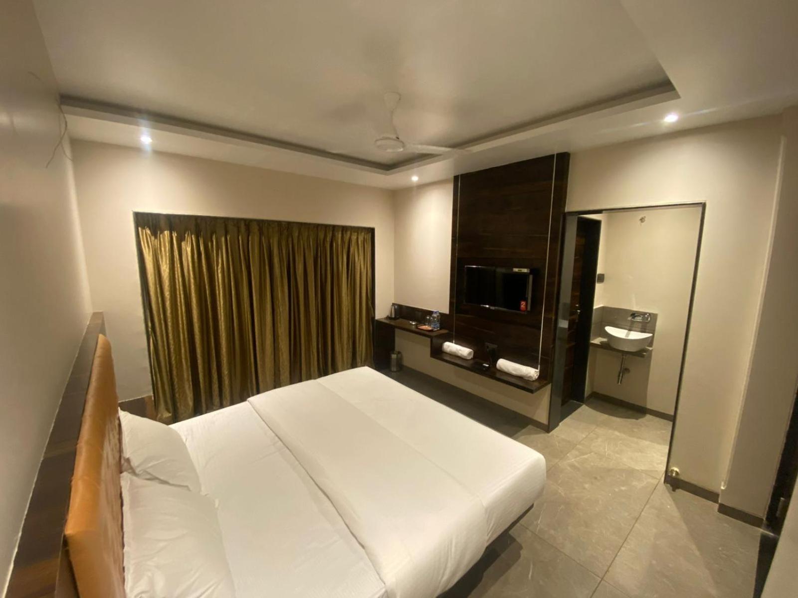 Hotel Holiday Plus