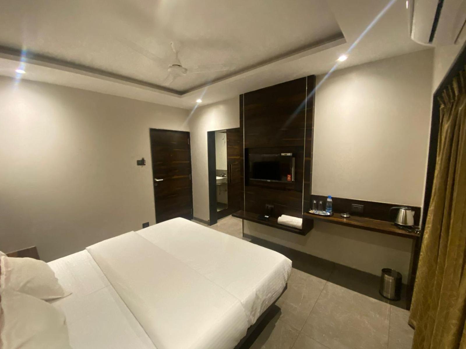 Hotel Holiday Plus
