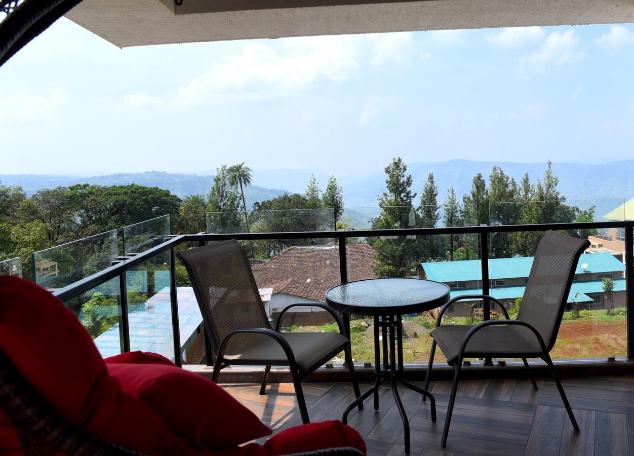 Grande Montana By Stayvista - Luxurious Hillside Featuring Pool, Theater, And Games *