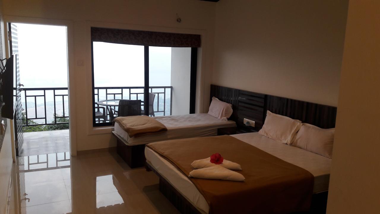 Rainforest Restaurant & Villas Hotel