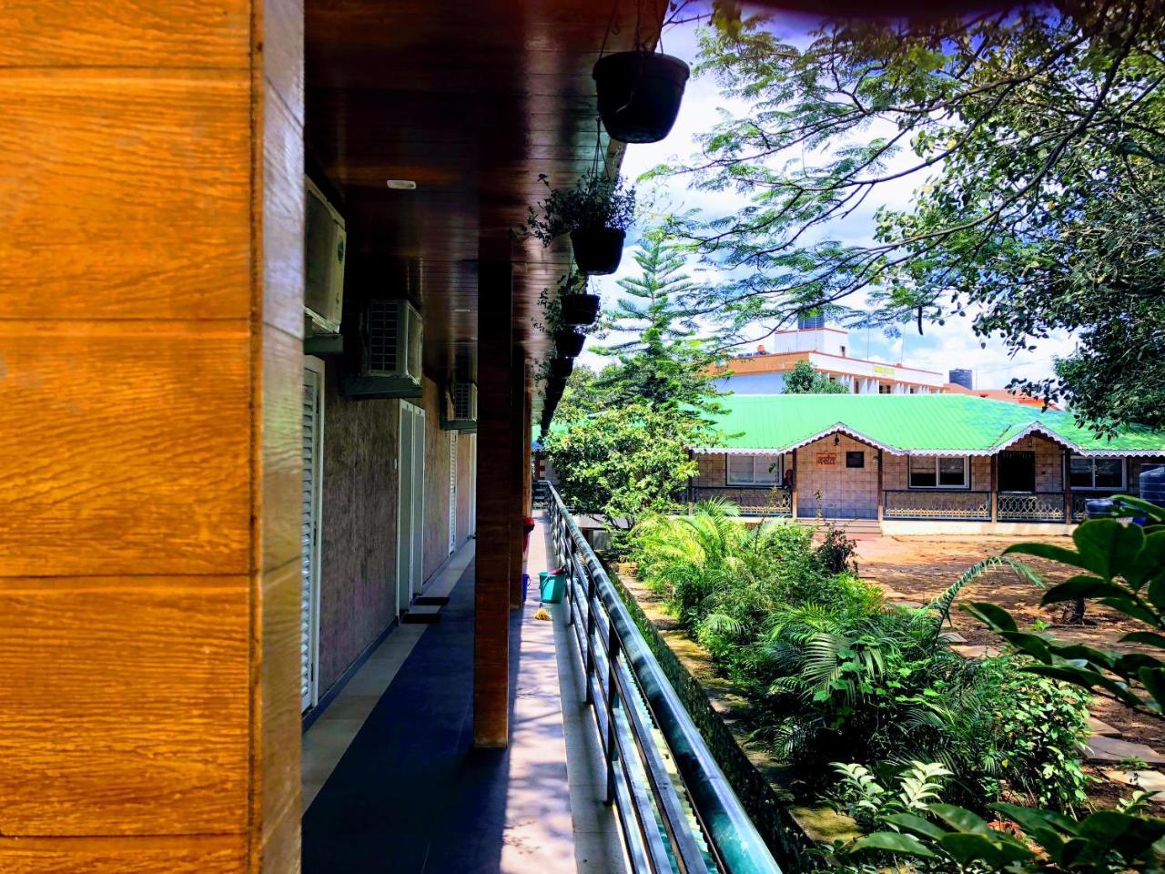 Hotel Rainforest Restaurant & Villas