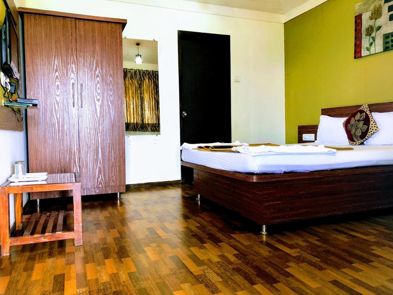Rainforest Restaurant & Villas *