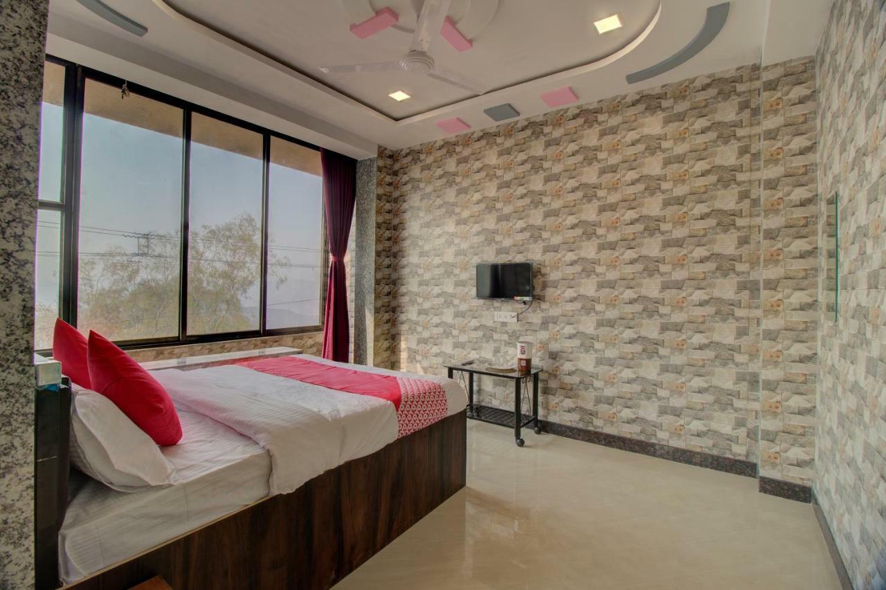 Oyo 28619 Dsk Valley Hotel 3*