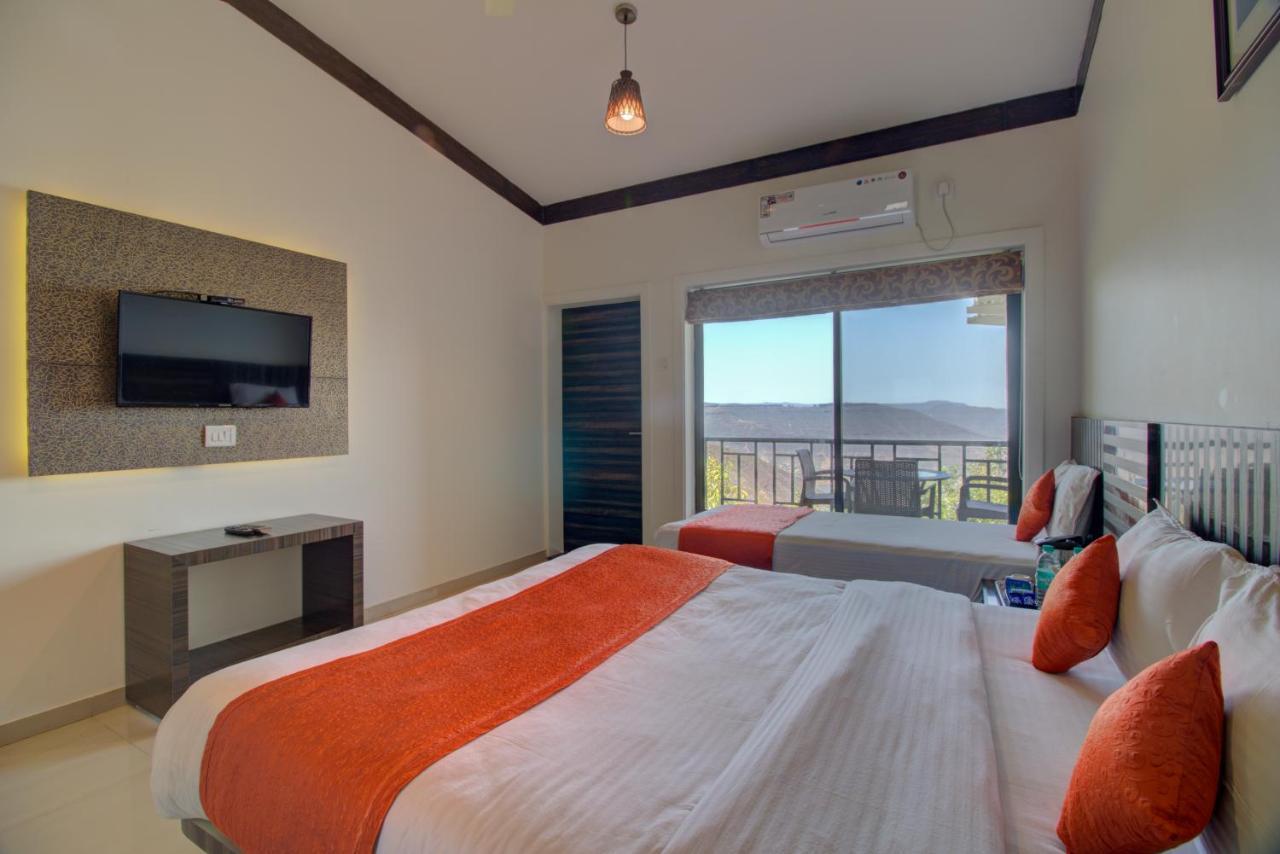Rainforest Restaurant & Villas Hotel