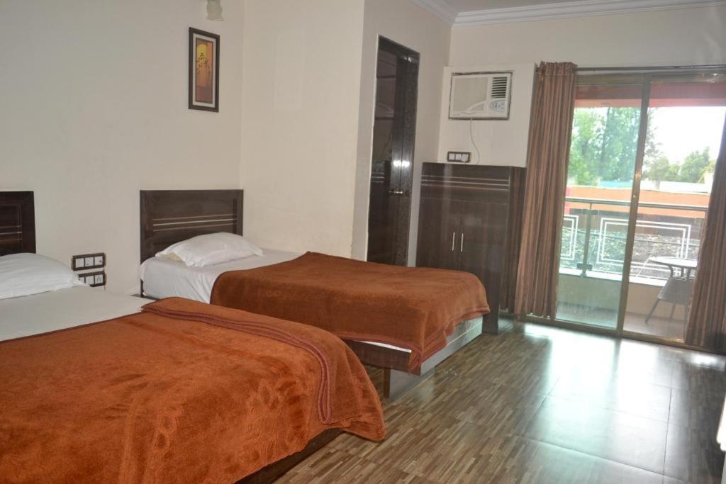 Rahil Plaza Hotel 2*